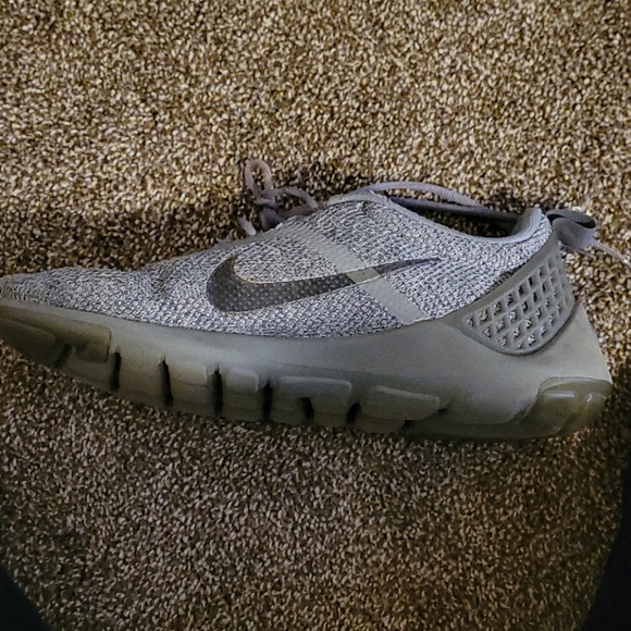 Nike Running Shoes - Picture 5 of 6